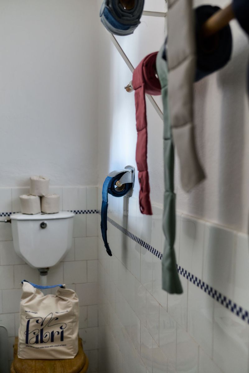 Dila Demircan Özer, Joy Hsu